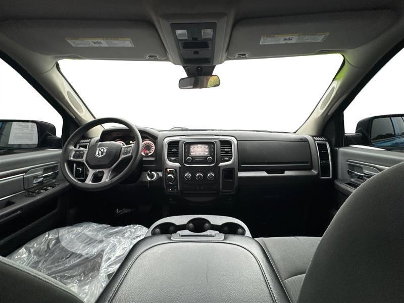 RAM 1500 SLT Quad Cab 4WD 2024