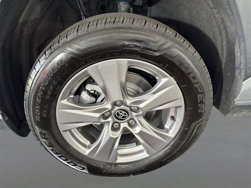 Toyota RAV4 XLE 2024
