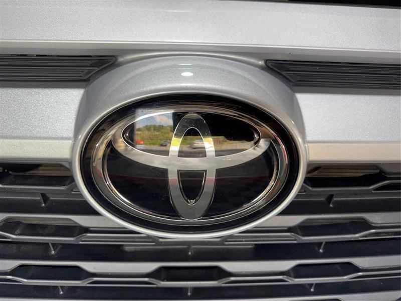 Toyota RAV4 XLE 2024