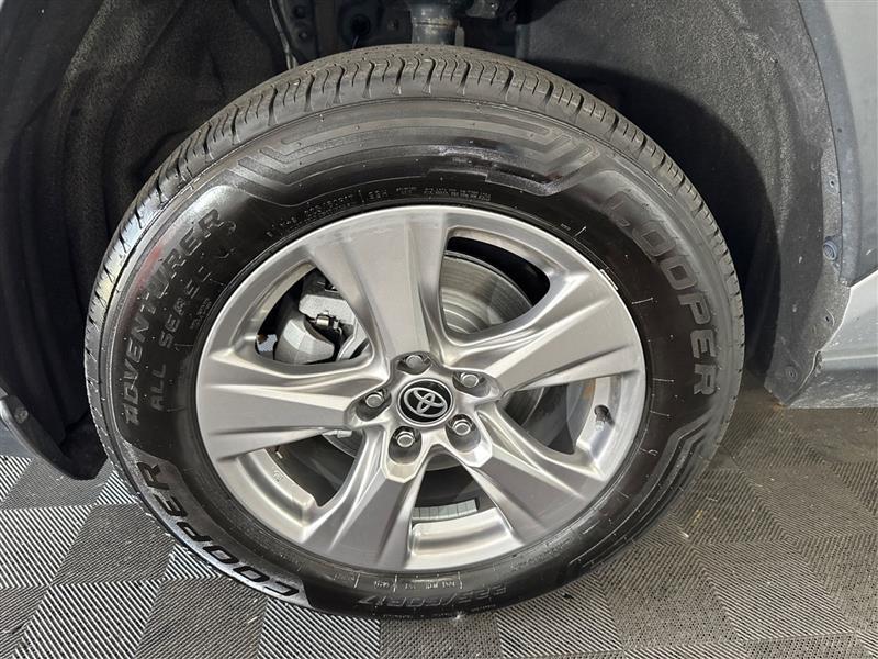 Toyota RAV4 XLE 2024