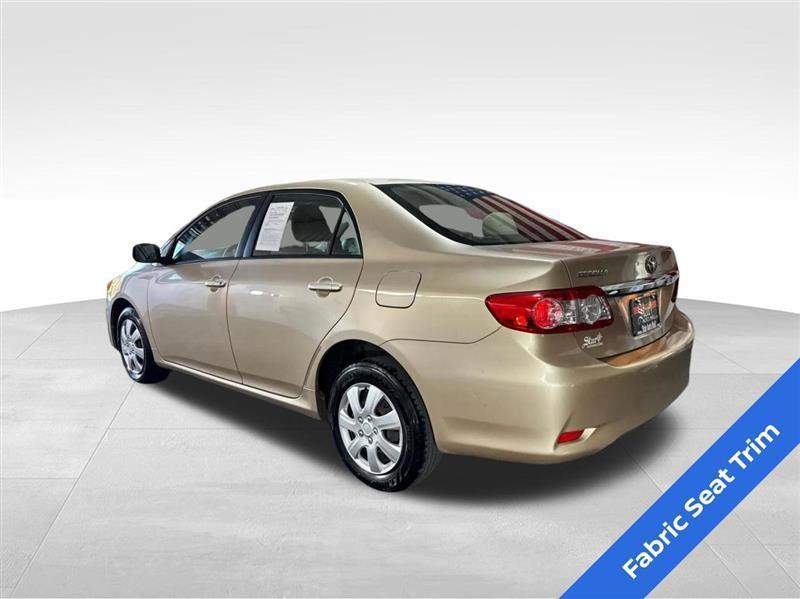 Toyota Corolla LE 4-Speed AT 2011