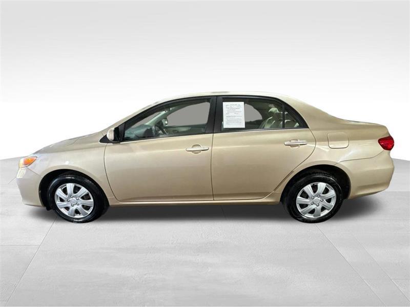 Toyota Corolla LE 4-Speed AT 2011