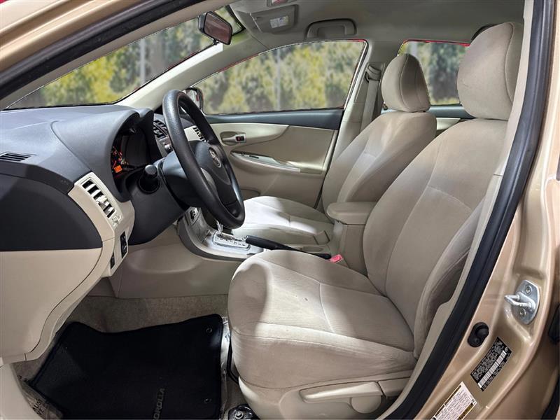 Toyota Corolla LE 4-Speed AT 2011