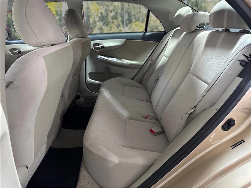 Toyota Corolla LE 4-Speed AT 2011