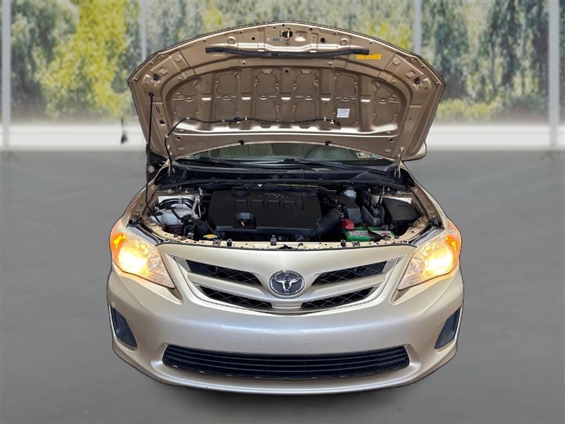 Toyota Corolla LE 4-Speed AT 2011