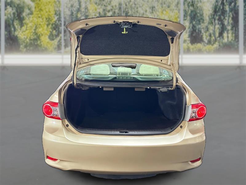 Toyota Corolla LE 4-Speed AT 2011