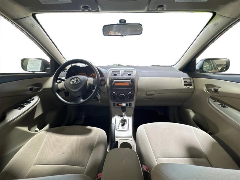 Toyota Corolla LE 4-Speed AT 2011