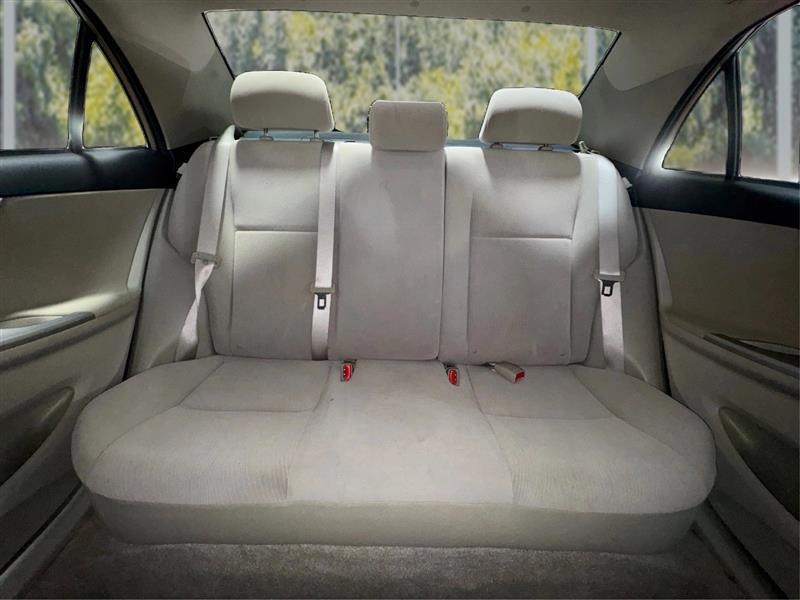 Toyota Corolla LE 4-Speed AT 2011