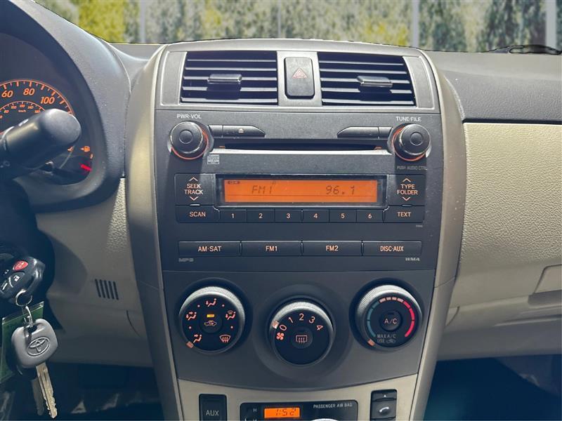 Toyota Corolla LE 4-Speed AT 2011