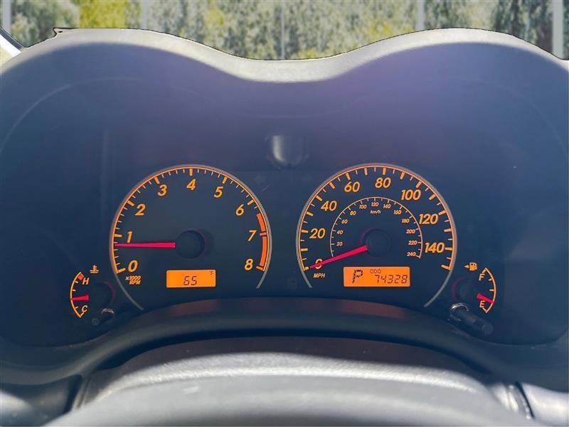 Toyota Corolla LE 4-Speed AT 2011