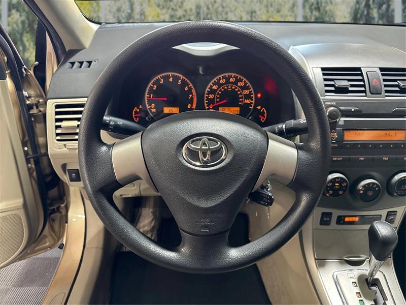 Toyota Corolla LE 4-Speed AT 2011