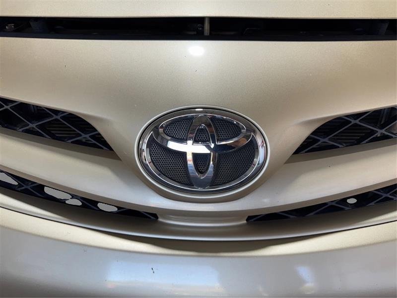 Toyota Corolla LE 4-Speed AT 2011