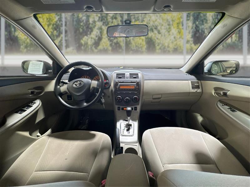 Toyota Corolla LE 4-Speed AT 2011