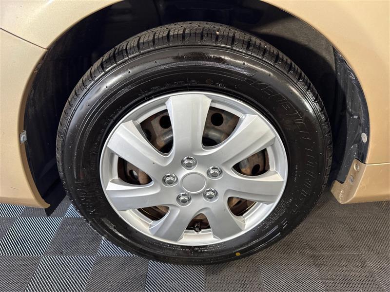 Toyota Corolla LE 4-Speed AT 2011