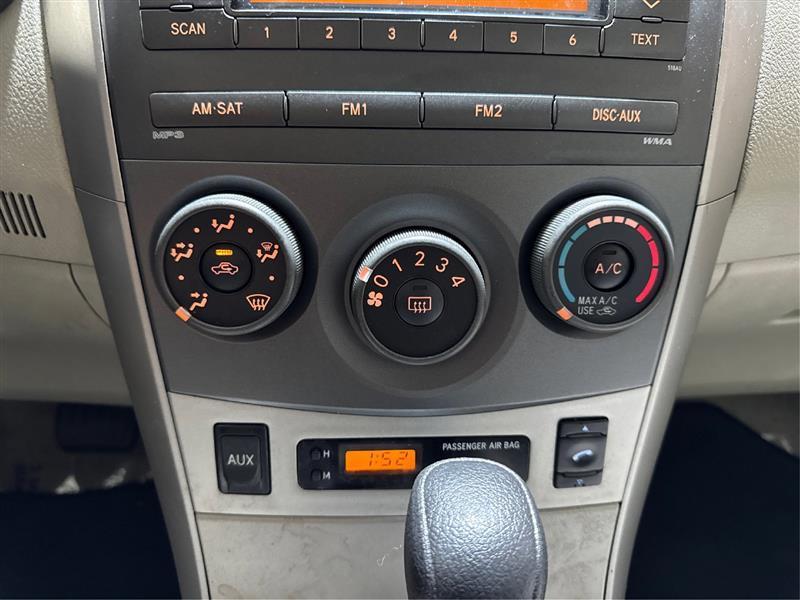 Toyota Corolla LE 4-Speed AT 2011