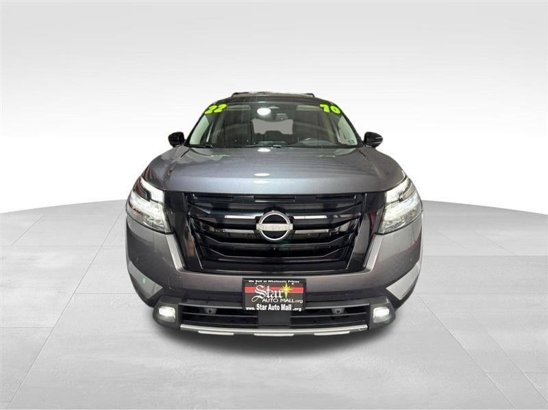 Nissan Pathfinder photo 2