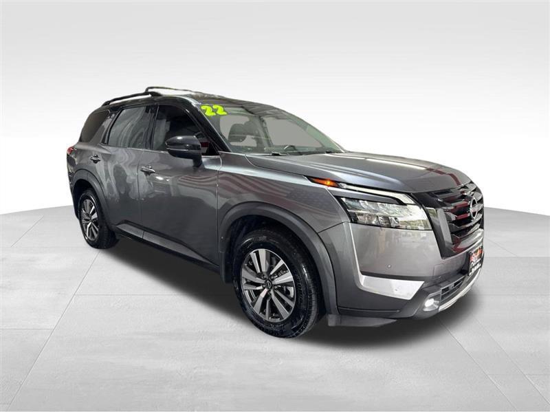 Nissan Pathfinder photo 3