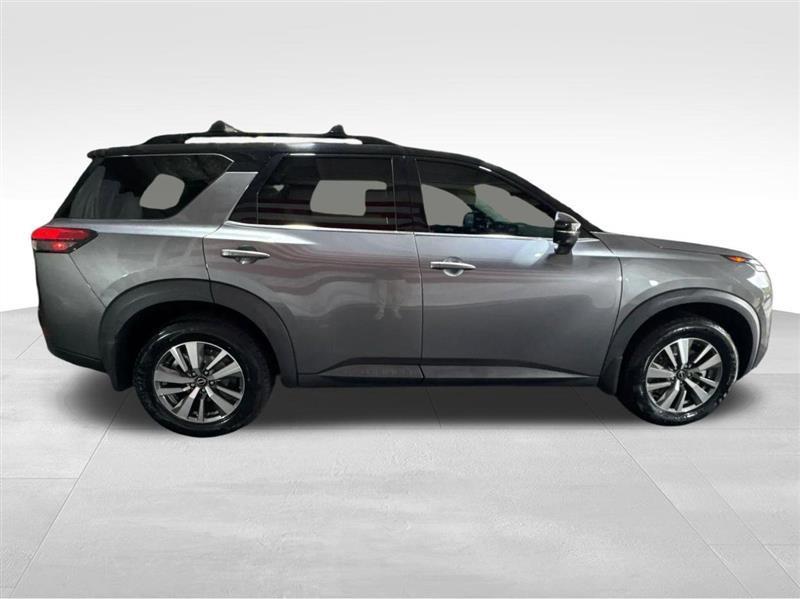 Nissan Pathfinder photo 4