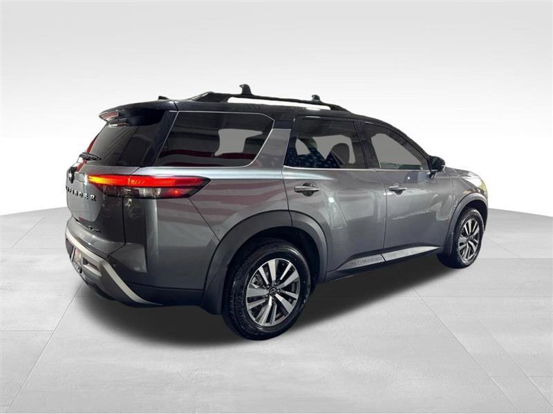Nissan Pathfinder photo 5