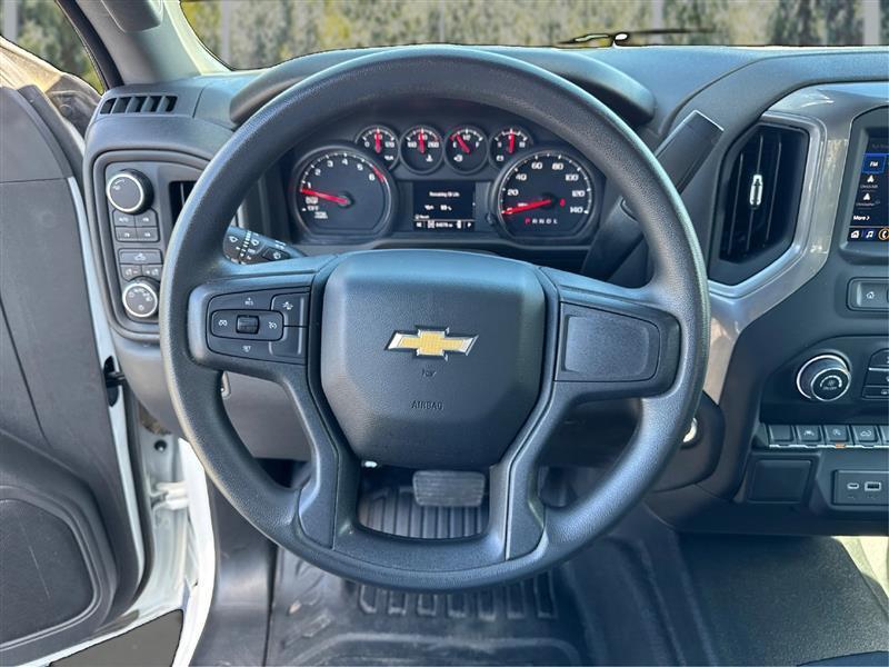 Chevrolet Silverado photo 17