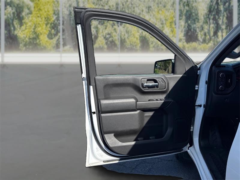 Chevrolet Silverado photo 19