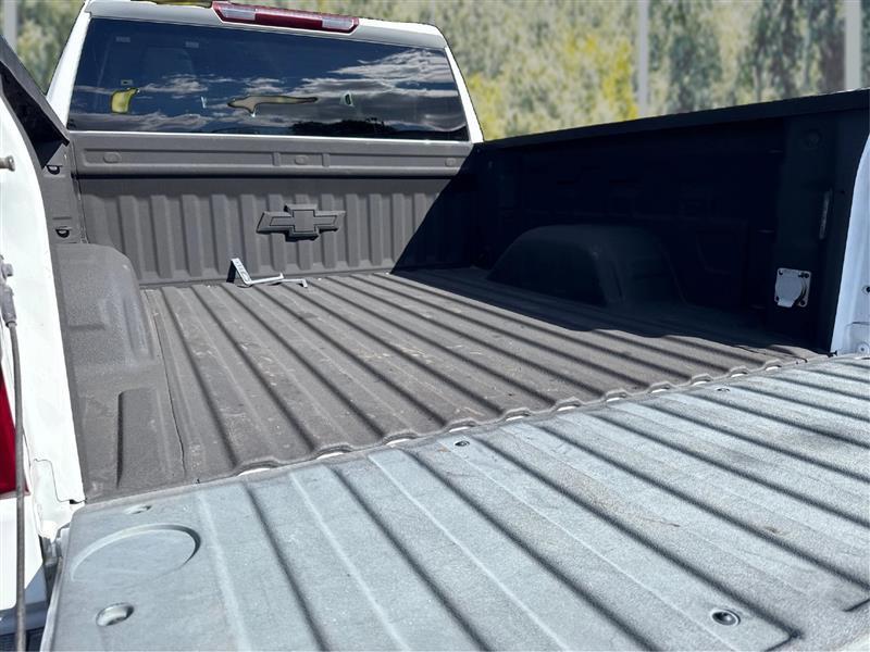 Chevrolet Silverado photo 23