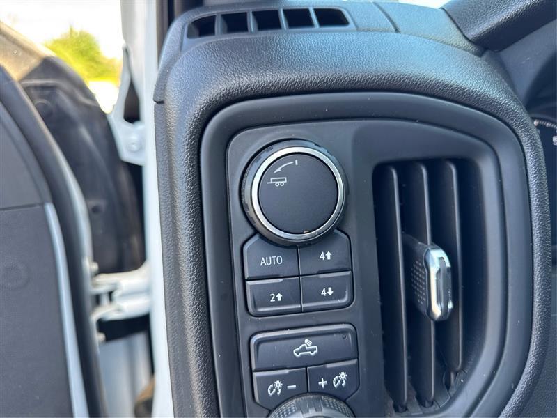 Chevrolet Silverado photo 30