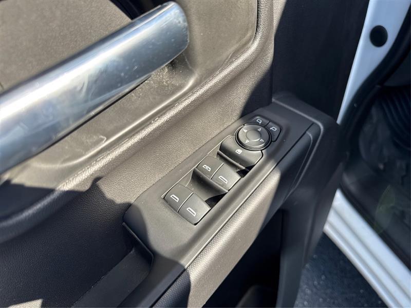 Chevrolet Silverado photo 35