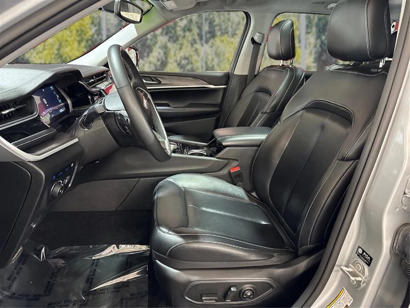 Jeep Grand Cherokee photo 9
