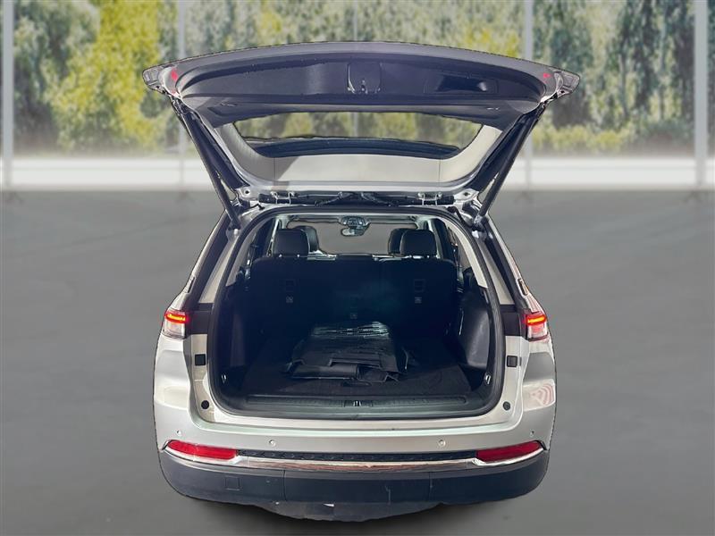Jeep Grand Cherokee photo 13