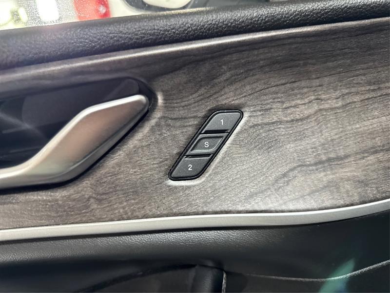 Jeep Grand Cherokee photo 22