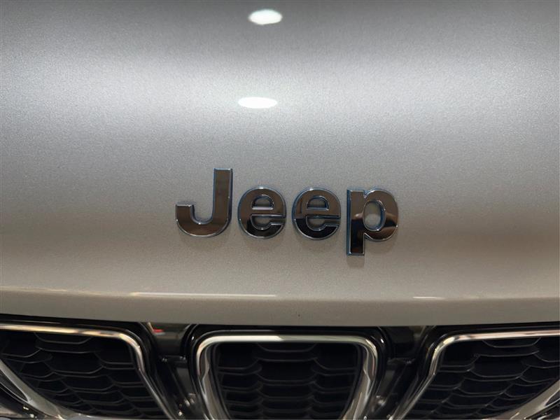 Jeep Grand Cherokee photo 25