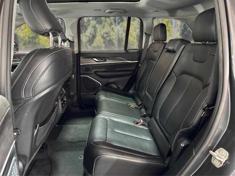 Jeep Grand Cherokee photo 10
