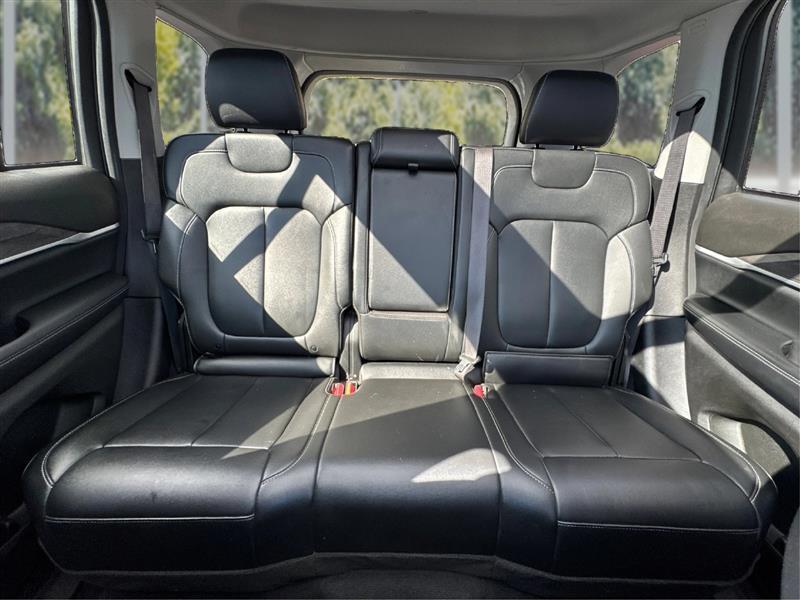Jeep Grand Cherokee photo 15