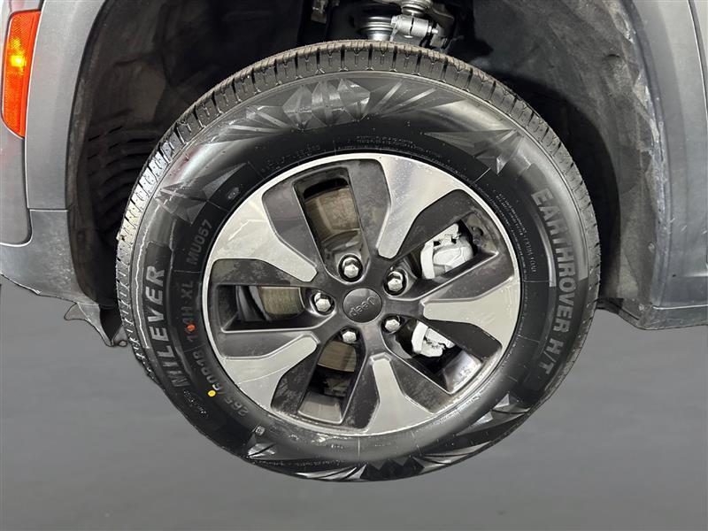 Jeep Grand Cherokee photo 24