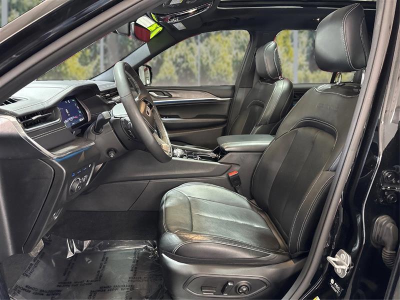Jeep Grand Cherokee photo 9
