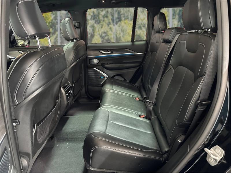Jeep Grand Cherokee photo 10