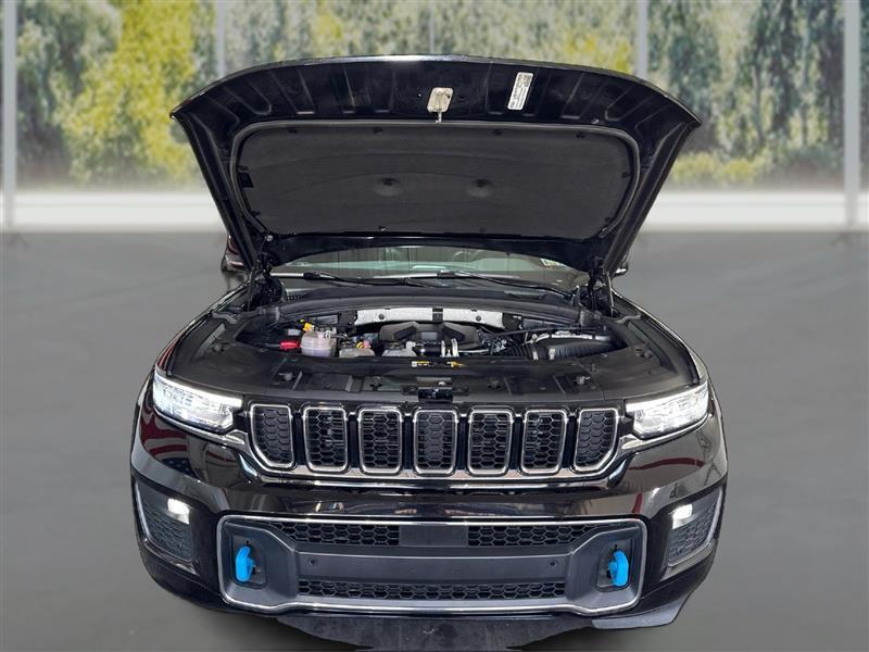 Jeep Grand Cherokee photo 11