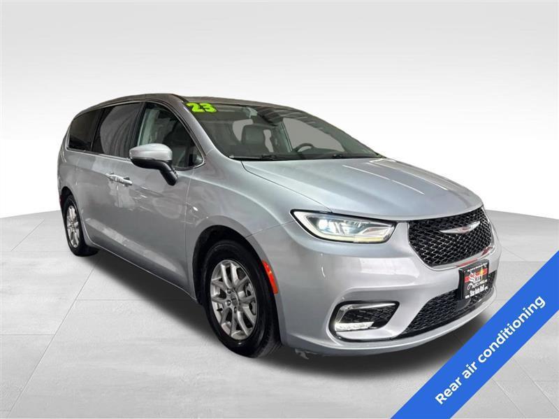 Chrysler Pacifica Touring L 2023