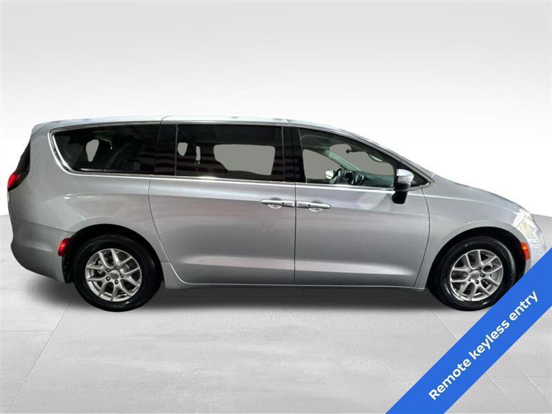 Chrysler Pacifica Touring L 2023