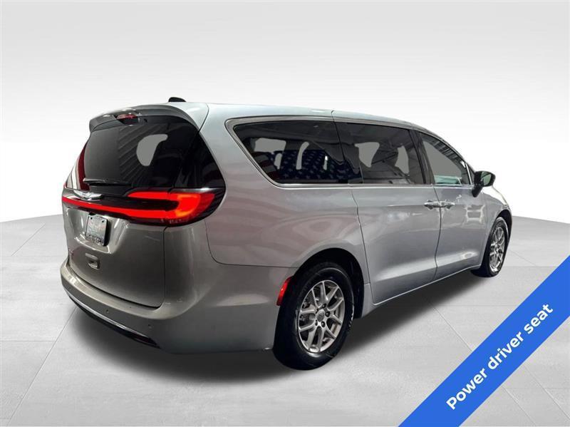 Chrysler Pacifica Touring L 2023