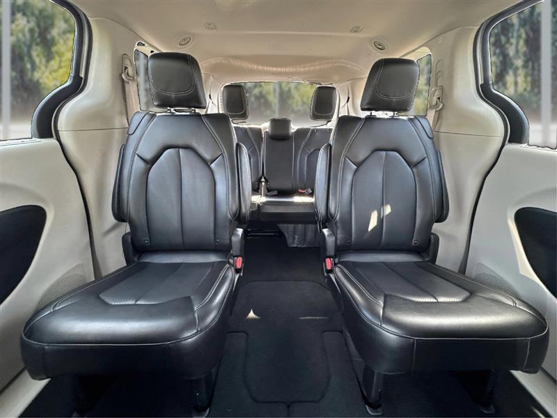 Chrysler Pacifica Touring L 2023