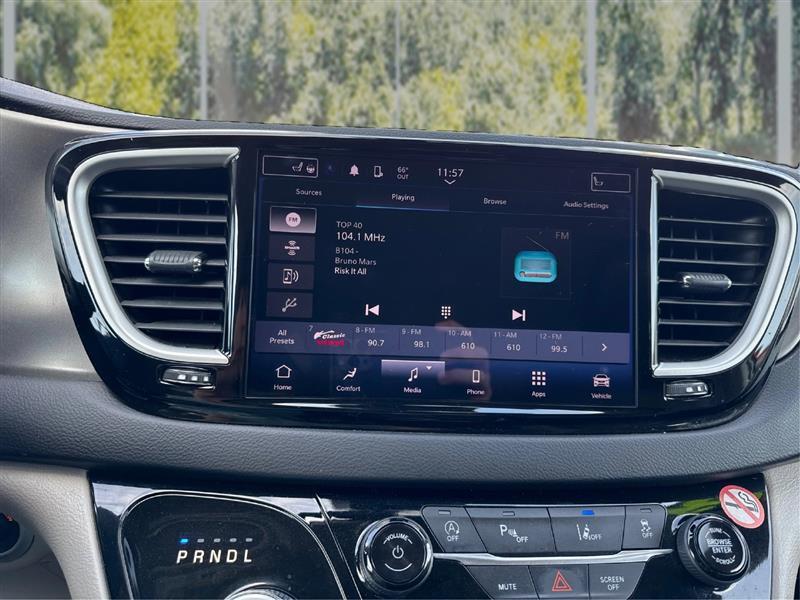 Chrysler Pacifica Touring L 2023