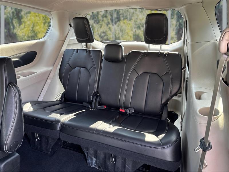 Chrysler Pacifica Touring L 2023