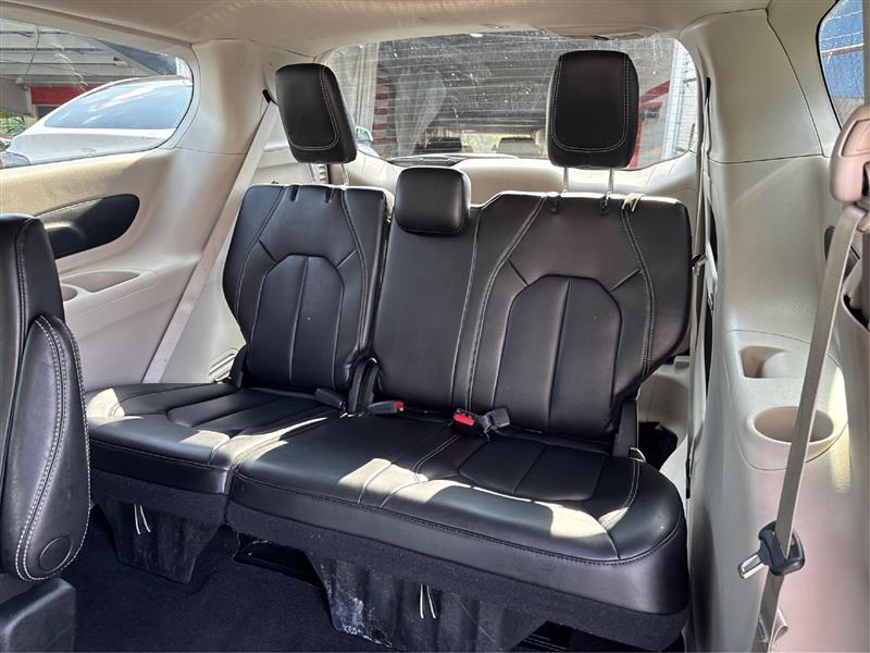 Chrysler Pacifica Touring L 2023