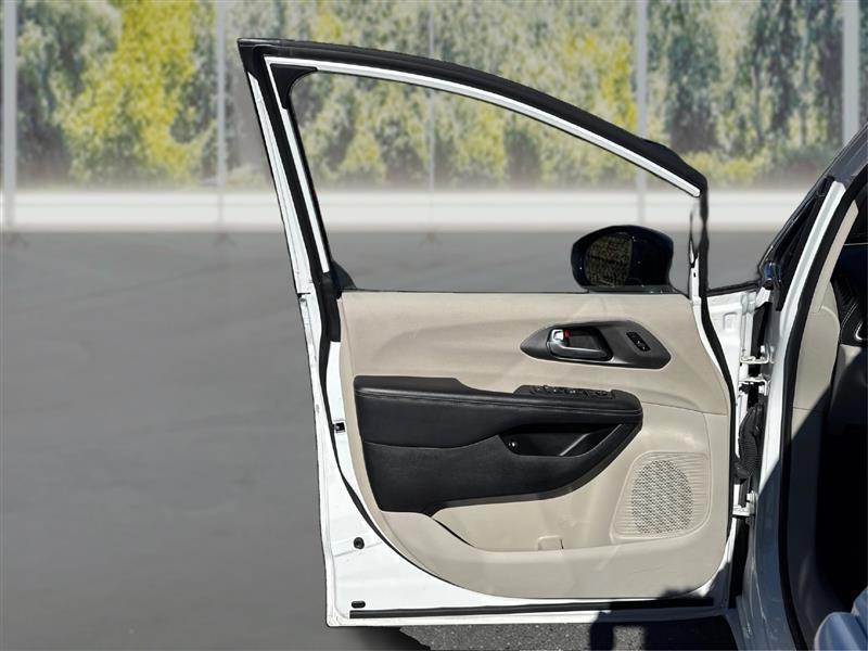 Chrysler Pacifica Hybrid Select 2024