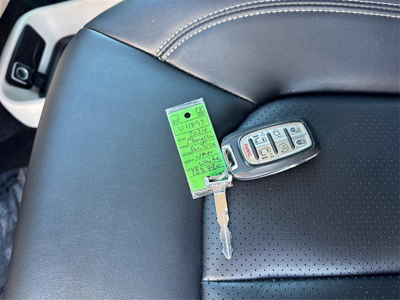 Chrysler Pacifica Hybrid Select 2024