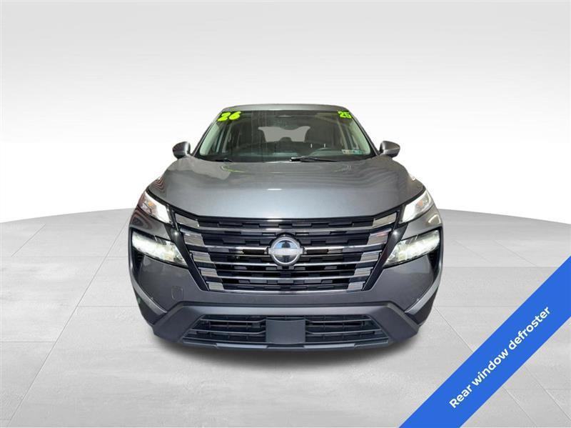 Nissan Rogue photo 2