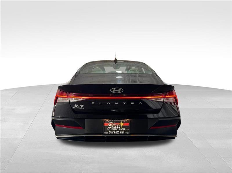Hyundai Elantra SEL Convenience 2025