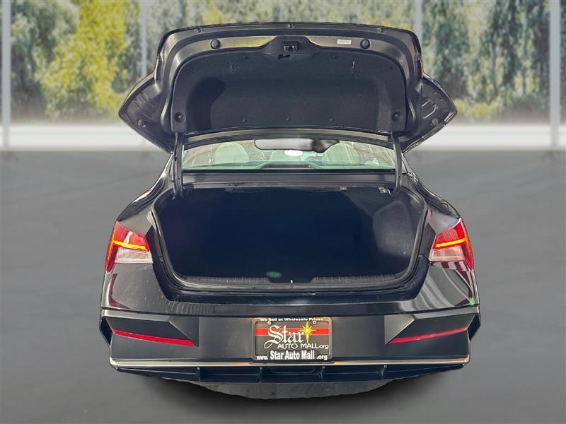 Hyundai Elantra SEL Convenience 2025